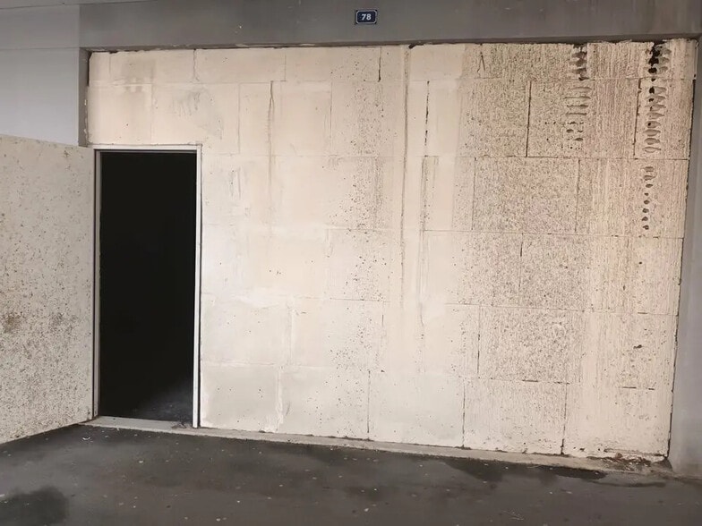 Retail in Fécamp for lease - Interior Photo - Image 1 of 2