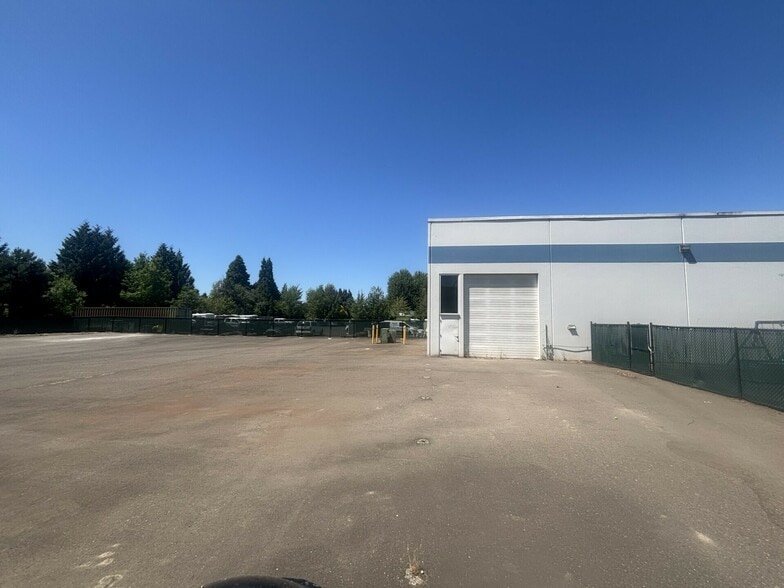 2130 NE Griffin Oaks St, Hillsboro, OR for lease - Building Photo - Image 2 of 4