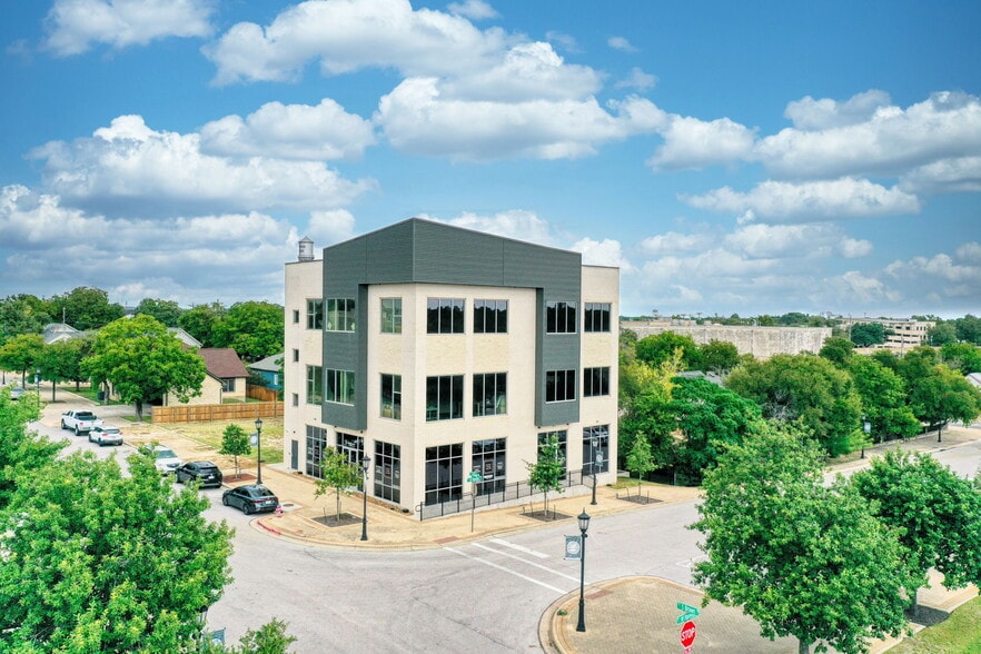 211 S Brown St, Round Rock, TX for lease - Building Photo - Image 1 of 63