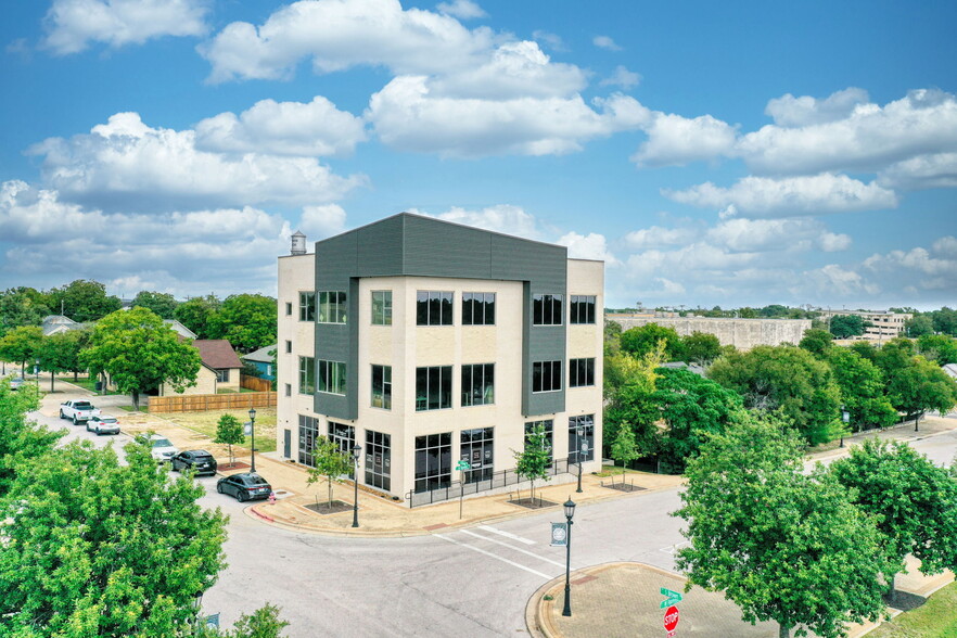 211 S Brown St, Round Rock, TX for lease - Building Photo - Image 2 of 18