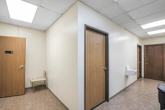 2118 Veterans Dr, Saint Cloud, MN for lease Interior Photo- Image 1 of 10