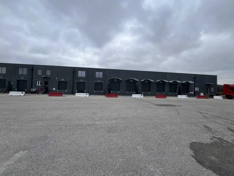 Office in Corbas for lease - Building Photo - Image 3 of 5