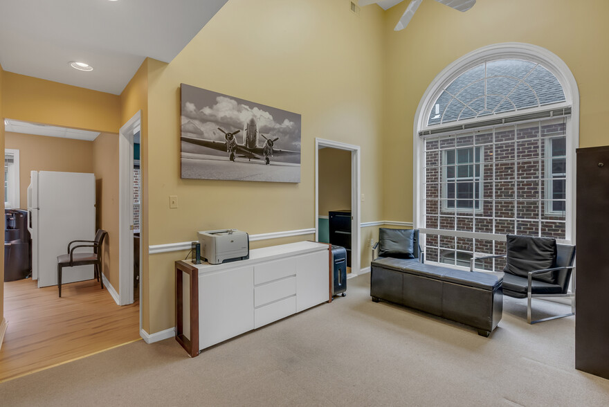 6105 Arlington Blvd, Falls Church, VA for sale - Interior Photo - Image 1 of 1