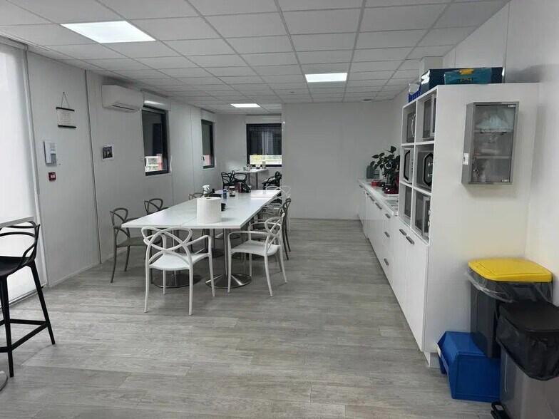 Flex in Gaillac for lease - Interior Photo - Image 3 of 10