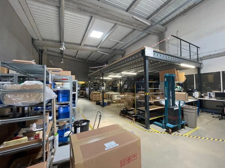 Flex in Toulouse for lease - Building Photo - Image 1 of 2