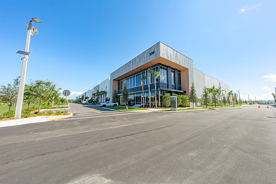 311 Racetrack Loop, Pompano Beach, FL for lease - Building Photo - Image 2 of 68