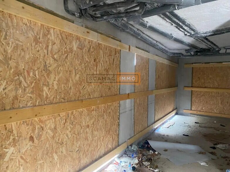 Retail in Toulon for lease - Interior Photo - Image 3 of 4