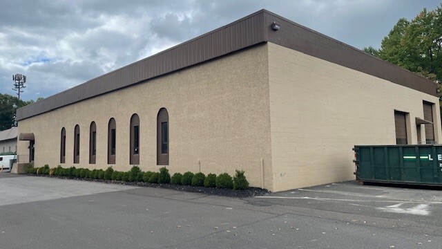 1957 Pioneer Rd, Huntingdon Valley, PA for lease Building Photo- Image 1 of 7