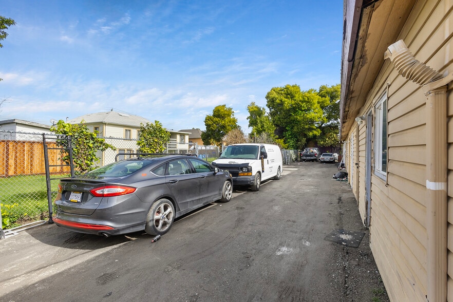 5720 International Blvd, Oakland, CA for sale - Building Photo - Image 3 of 17