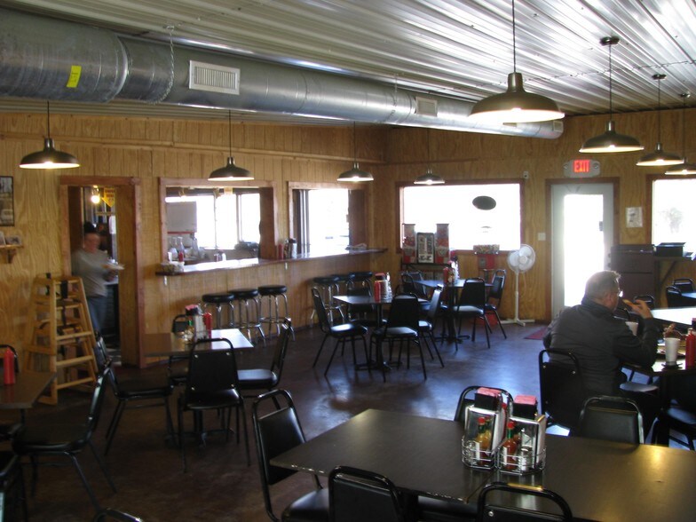 1003 W Columbia St, Okemah, OK for sale - Interior Photo - Image 1 of 1