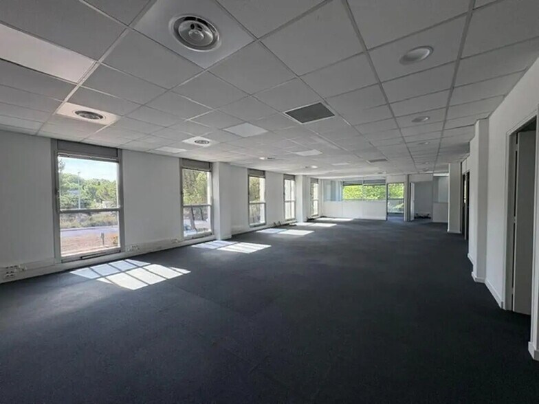 Office in Nantes for lease - Interior Photo - Image 3 of 11