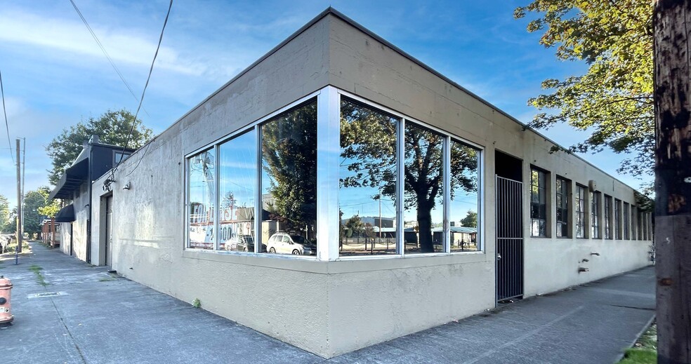 4812-4834 N Interstate Ave, Portland, OR for lease - Building Photo - Image 1 of 8