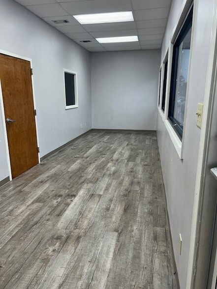 1000-1002 S Vienna St, Ruston, LA for lease - Interior Photo - Image 2 of 8