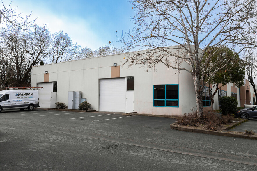 7975 Cameron Dr, Windsor, CA for lease - Building Photo - Image 1 of 16