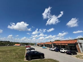 7931-7967 E Frontage Rd, Overland Park, KS for lease Interior Photo- Image 2 of 2