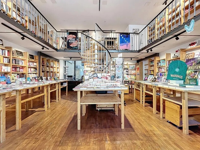 Retail in Lyon for sale - Interior Photo - Image 1 of 4