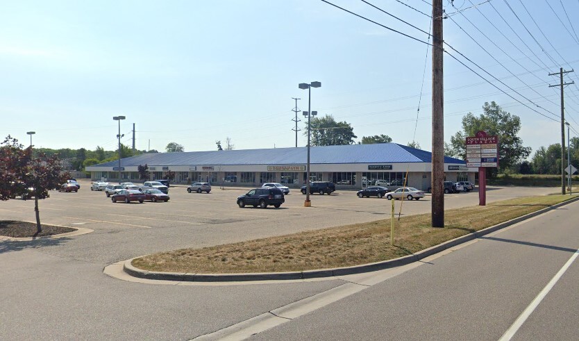 1106-1128 Robbins Rd, Grand Haven, MI for lease - Building Photo - Image 1 of 2