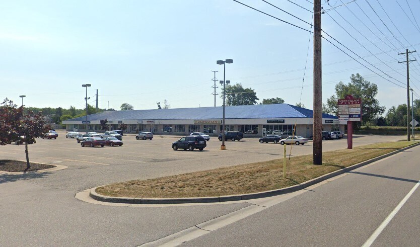 1106-1128 Robbins Rd, Grand Haven, MI for lease Building Photo- Image 1 of 3