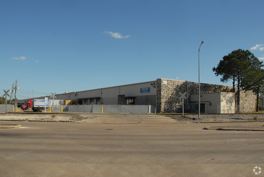 6000-6018 Griggs Rd, Houston, TX for lease - Primary Photo - Image 1 of 12