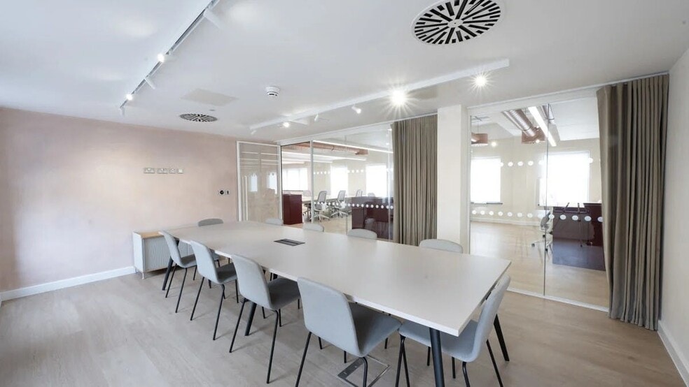 24 Hills Rd, Cambridge for lease - Building Photo - Image 3 of 5