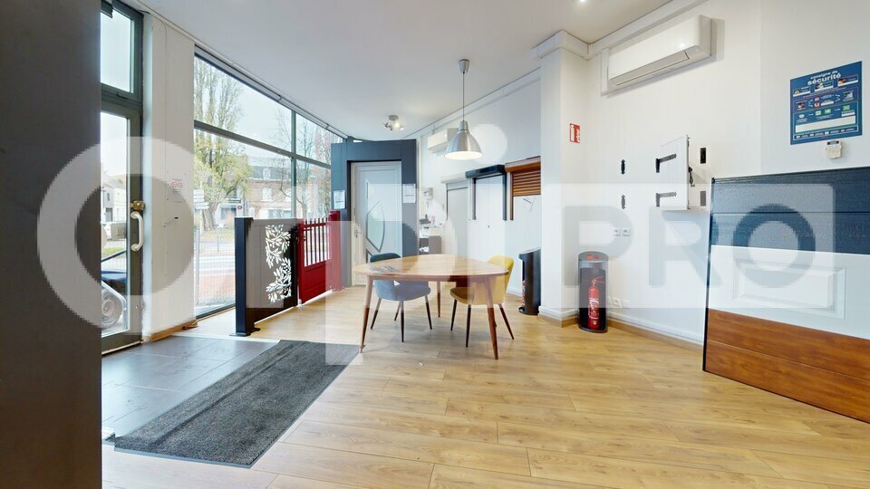 Retail in Arras for sale Interior Photo- Image 1 of 11