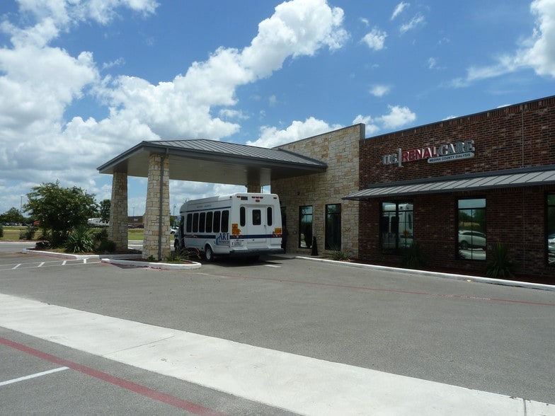 205 22nd St, Hondo, TX for sale - Building Photo - Image 3 of 8