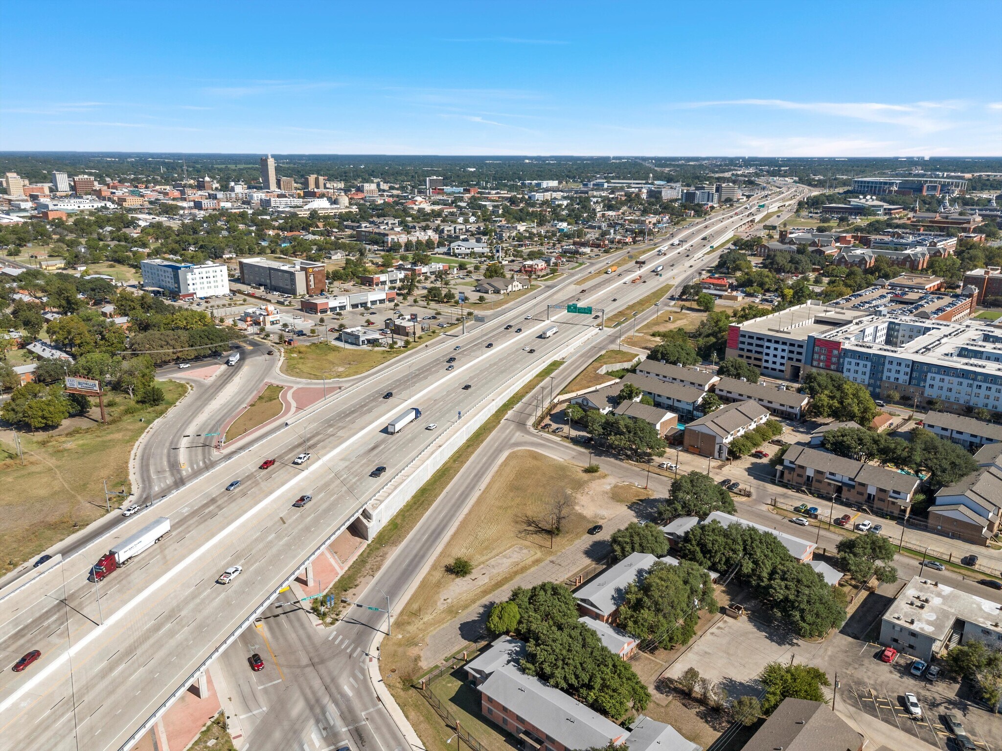 I 35 Waco: A Tragedy Unfolds - xekwhsq
