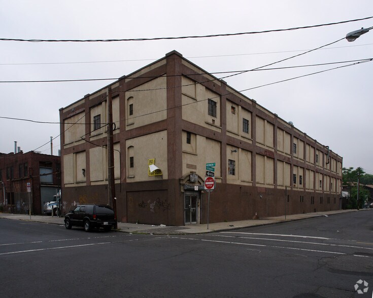 136 Tichenor St, Newark, NJ for sale - Primary Photo - Image 1 of 1