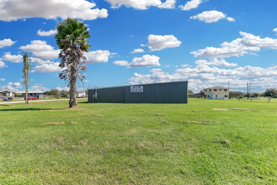 1426 Nelson Ave, Port Bolivar, TX for sale - Building Photo - Image 2 of 10