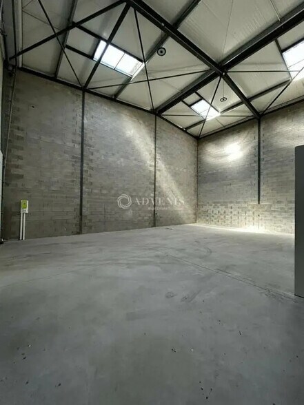 Industrial in Béziers for lease - Interior Photo - Image 2 of 5