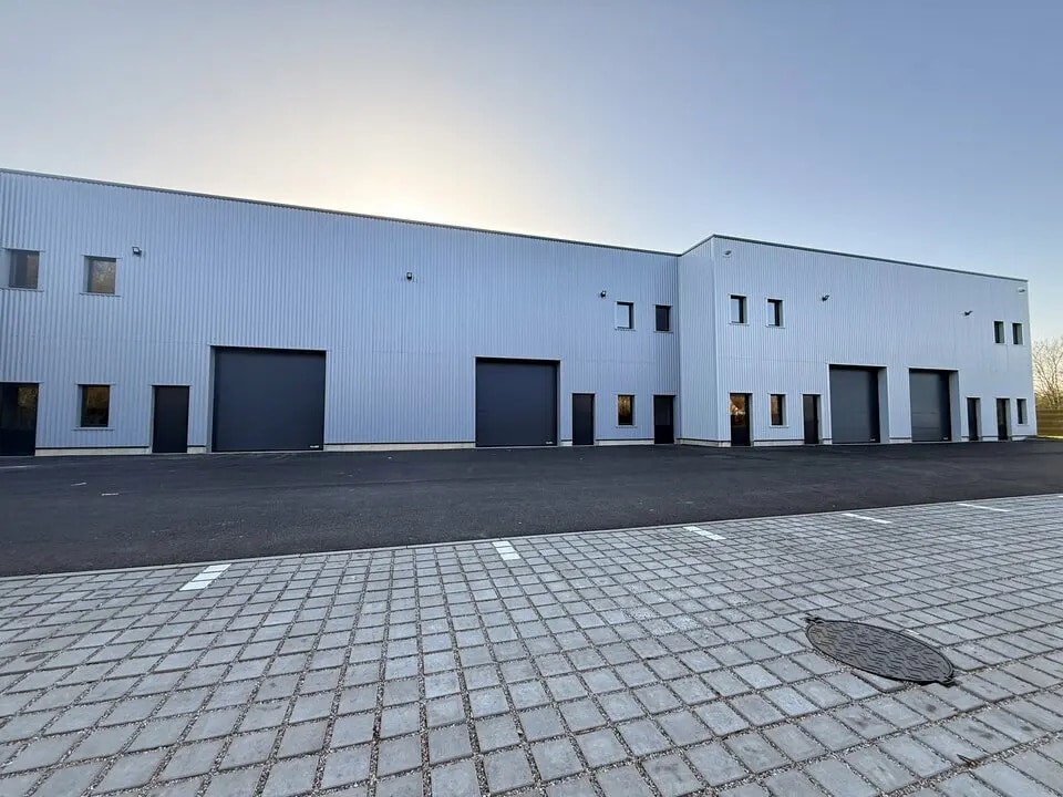 Location Local d'activités 297 m² - Photo 1