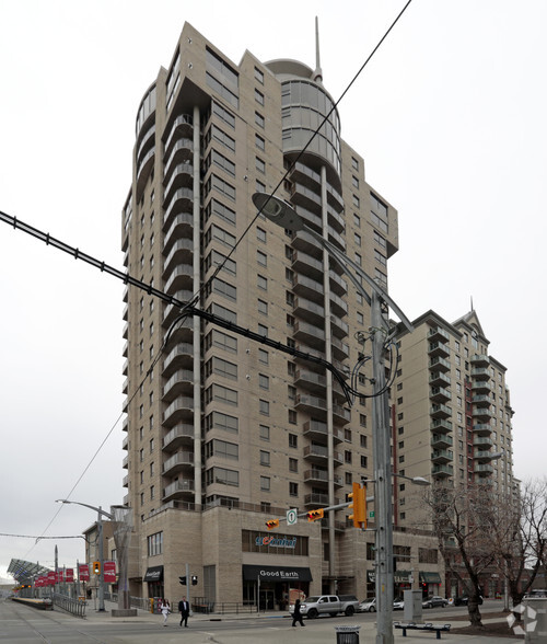 683 10th St SW, Calgary, AB for sale - Primary Photo - Image 1 of 1