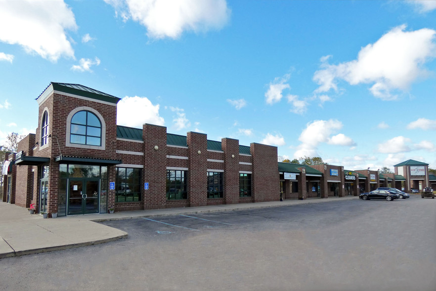 2051-2133 N Wixom Rd, Wixom, MI for lease - Primary Photo - Image 1 of 3