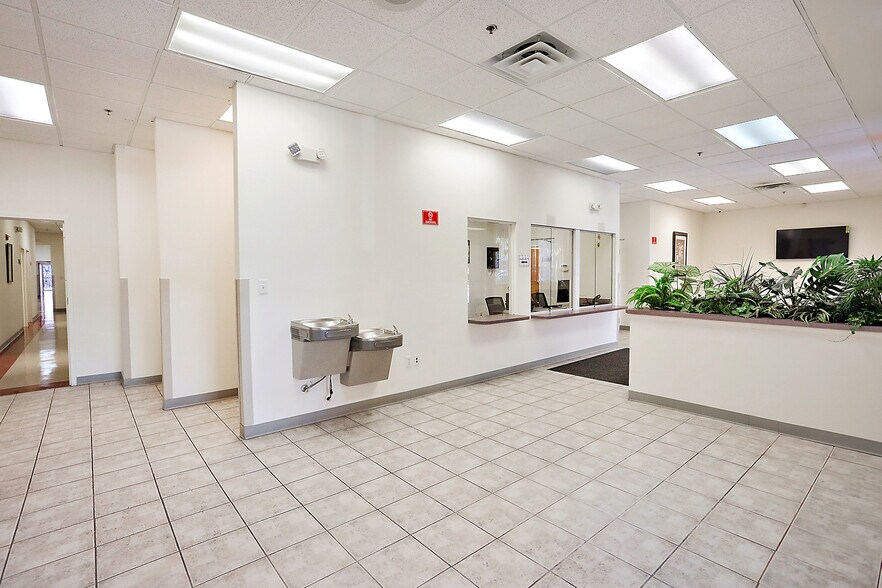 711 W Main St, Leesburg, FL for lease - Interior Photo - Image 3 of 25