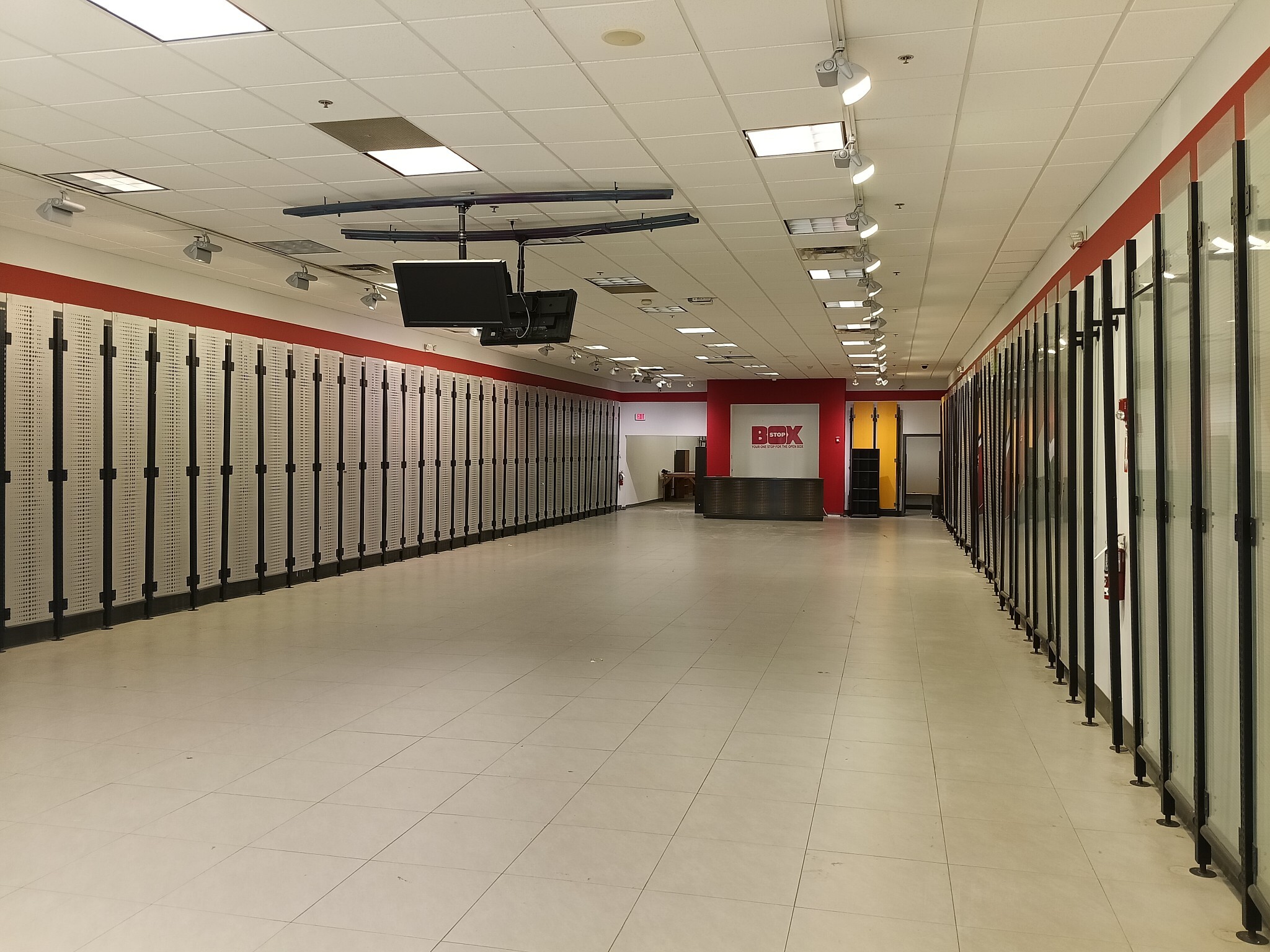 1205 NE 163rd St, North Miami Beach, FL for lease Interior Photo- Image 1 of 5