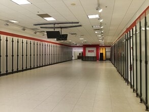 1205 NE 163rd St, North Miami Beach, FL for lease Interior Photo- Image 1 of 5