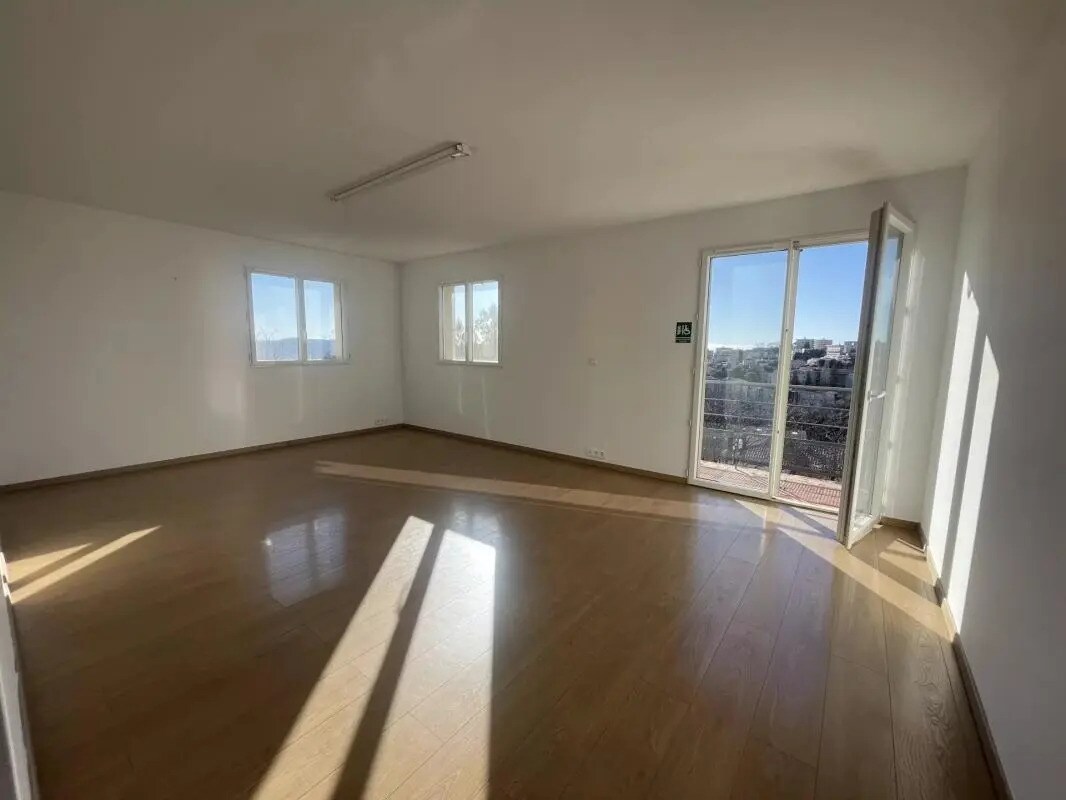Office in Grasse for lease Interior Photo- Image 1 of 14