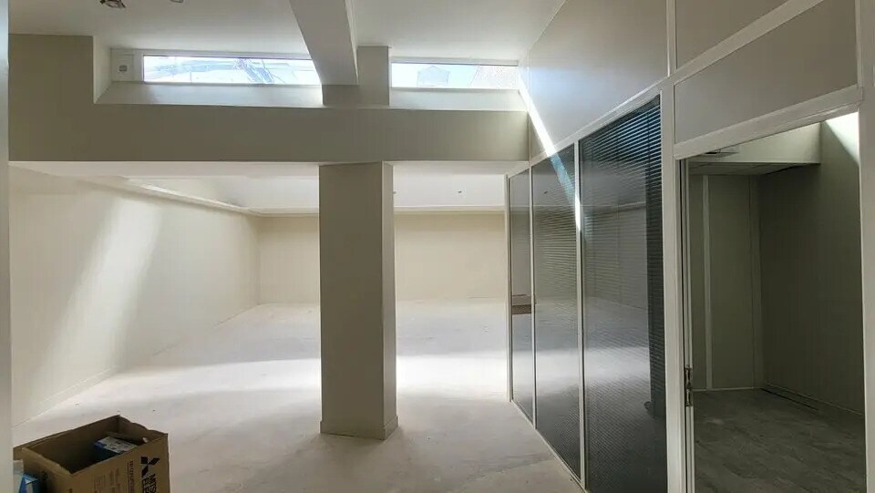 Office in Rouen for lease - Interior Photo - Image 3 of 7