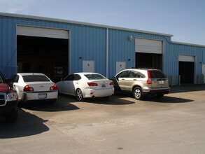 3915 Halik St, Pearland, TX for lease Building Photo- Image 2 of 21