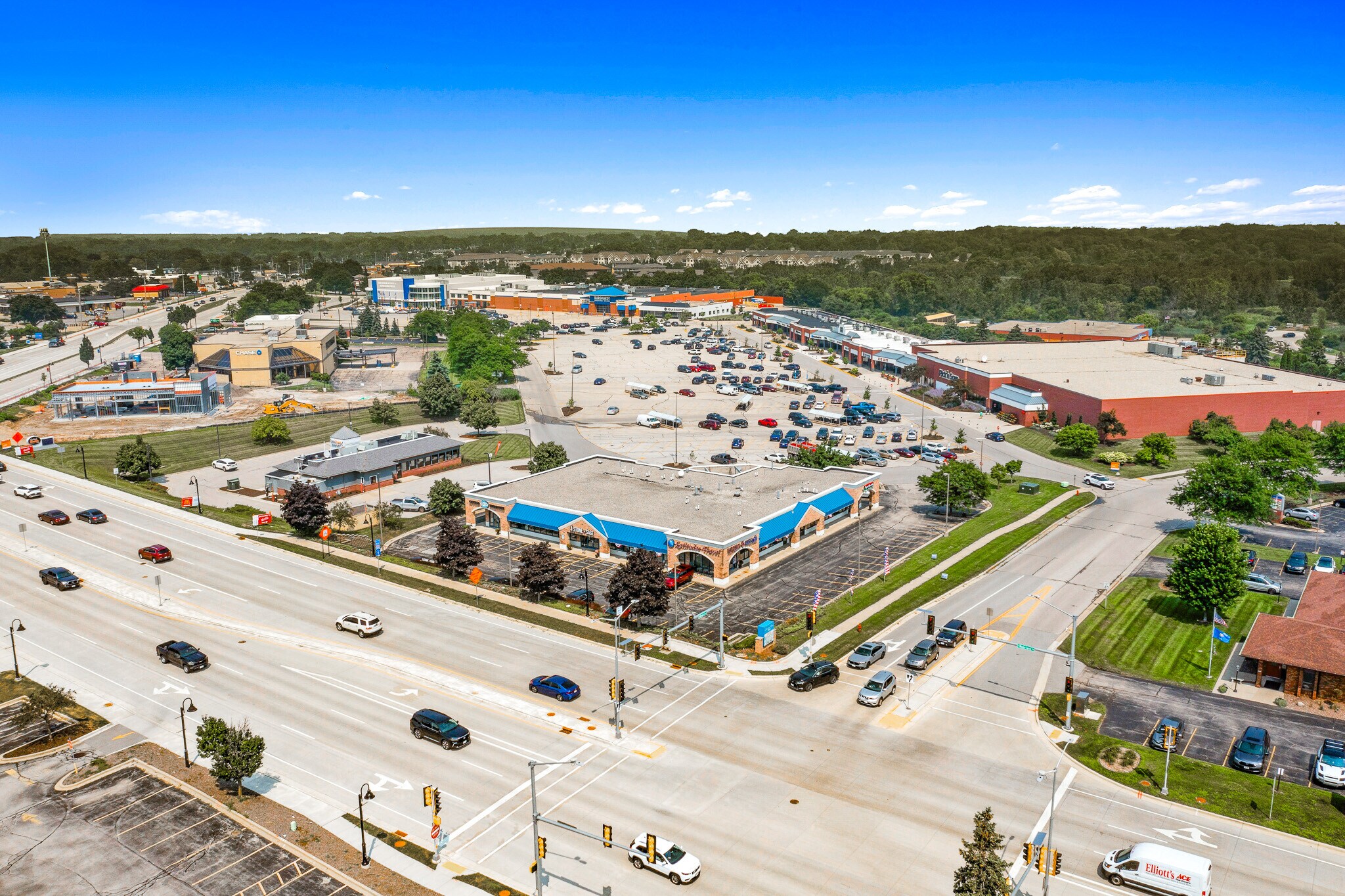 15401-15505 W National Ave, New Berlin, WI for sale Building Photo- Image 1 of 1