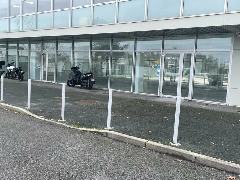 Office/Retail in Mérignac for lease - Building Photo - Image 1 of 6