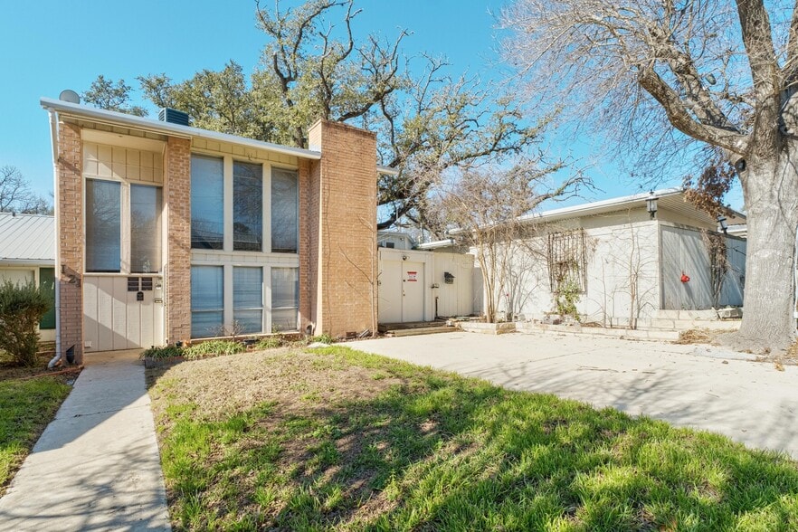 121 Scott St, San Marcos, TX for sale - Primary Photo - Image 1 of 37