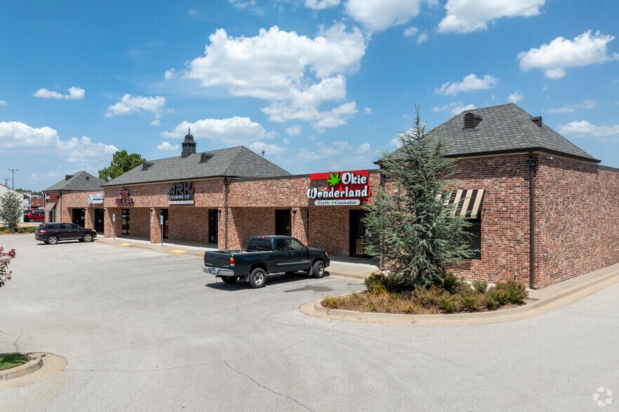 10133-10149 Riverside Pky, Tulsa, OK for lease - Building Photo - Image 2 of 6