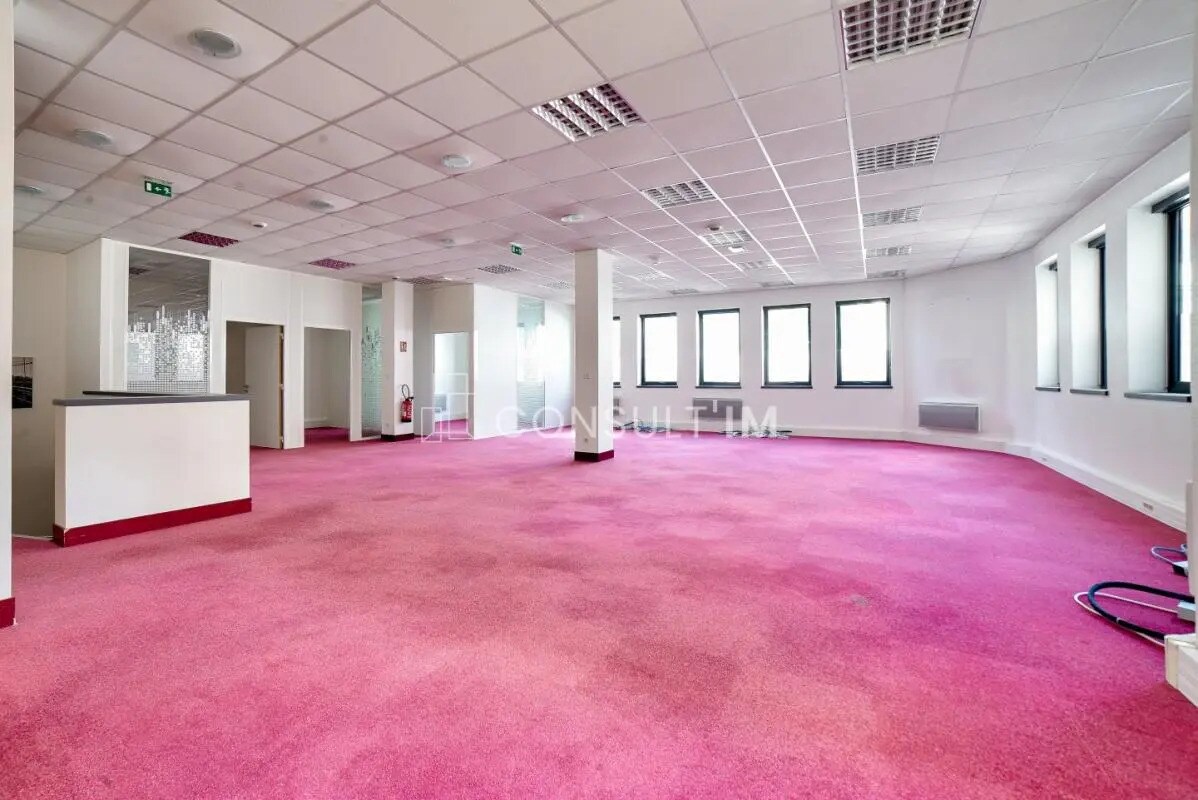 Office in Courbevoie for sale Building Photo- Image 1 of 8