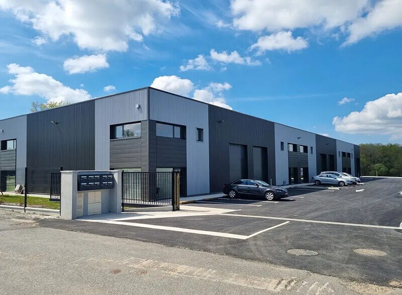 Retail in Saint-Jean-de-Boiseau for sale - Building Photo - Image 1 of 5