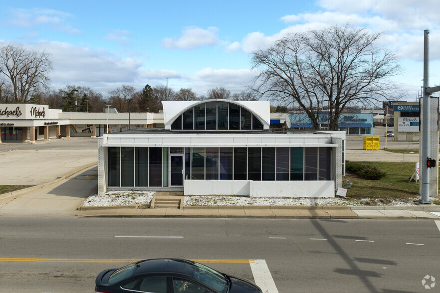 5072 Monroe St, Toledo, OH for lease - Building Photo - Image 2 of 5