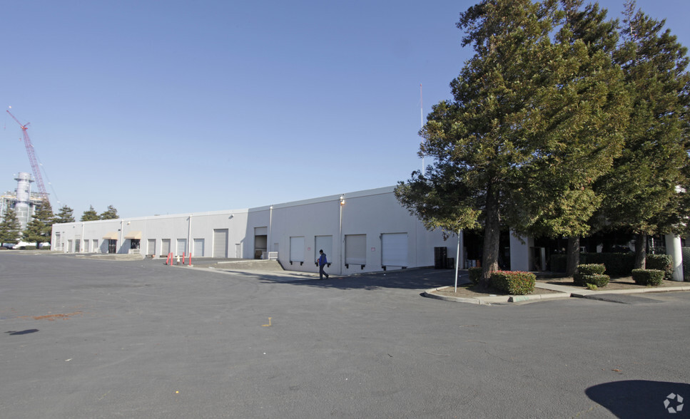 3650-3668 Enterprise Ave, Hayward, CA for lease - Building Photo - Image 3 of 6