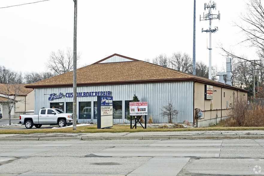 7677-7683 Highland Rd, Waterford, MI for sale - Building Photo - Image 3 of 4