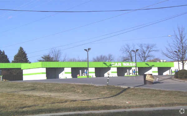 810 N Farnsworth Ave, Aurora, IL for sale Primary Photo- Image 1 of 1