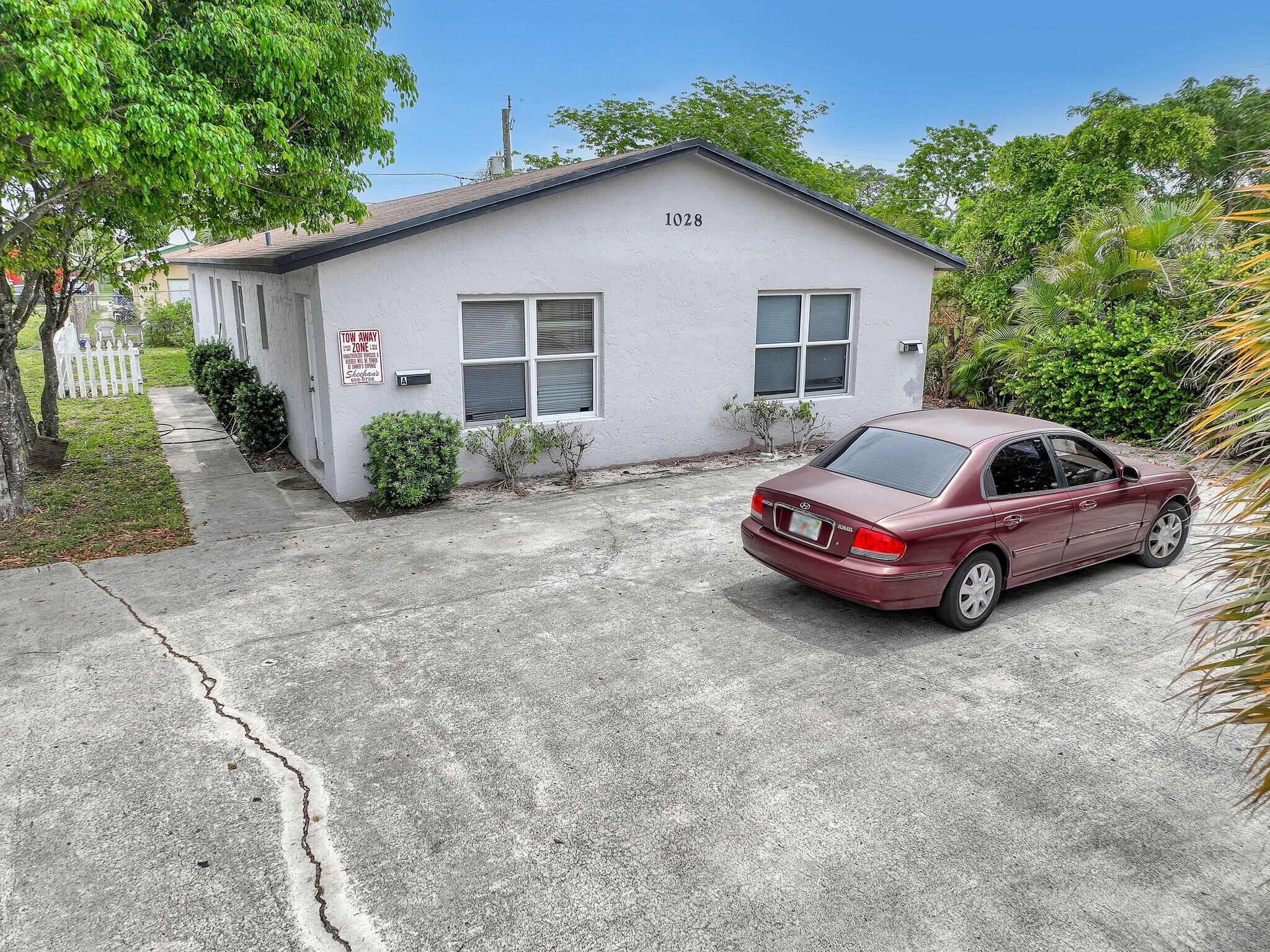 1028 W 8th St, Riviera Beach, FL for sale Primary Photo- Image 1 of 2